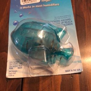 Humidifier cleaning fish